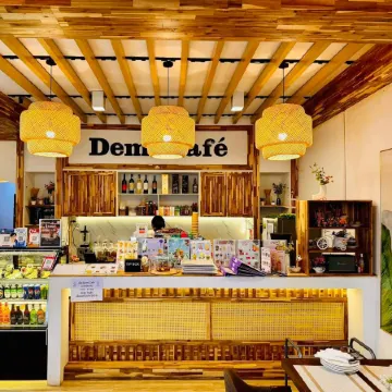 Demi Cafe & Hostel