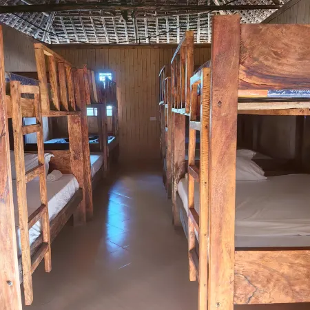 Sawa Sawa Beach Hotel & Backpackers