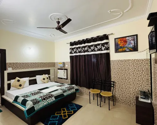 Hotel Paradise Inn โรงแรมในกัตรัช