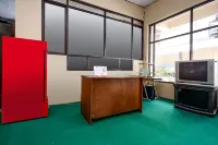 OYO 1706 Hotel H&w Solo - parkir