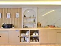 V32 Hotel 짜뚜짝 주변 호텔