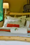 RUBALIKA SAFARI LODGE AND FARM - balcony
