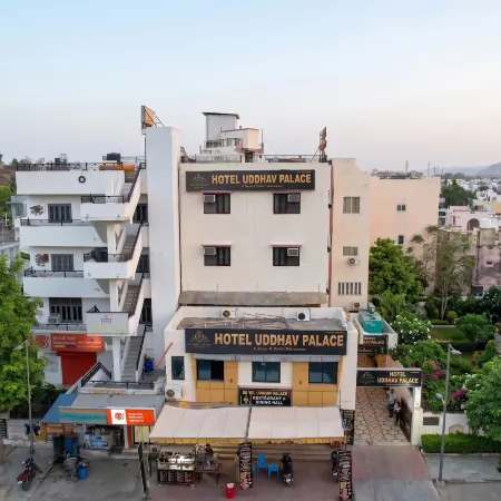 Hotel Uddhav Palace