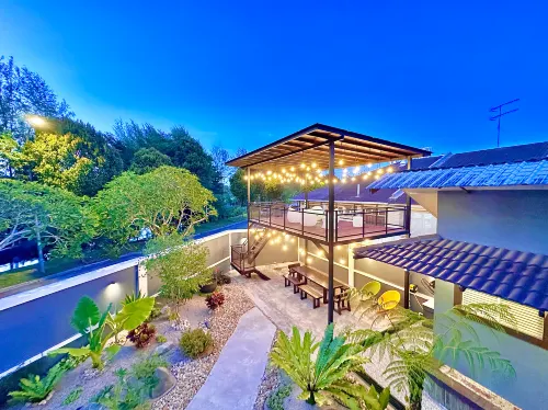 Mount Austin Landed Homestay 16pax Karaoke Jacuzzi BBQ by Stayrene -  Casas de vacaciones