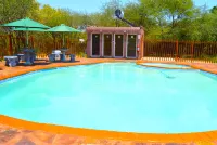 Crocodile Pools Safari Lodge - piscina