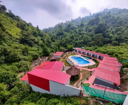 Anandvan Jungle Resort Отели рядом с достопримечательностью «Eden Rock River Resort»