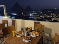 Cheristo Pyramids View Inn