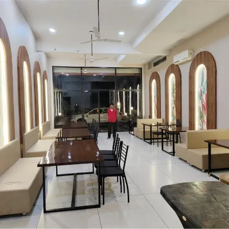 Hotel Prakhyat