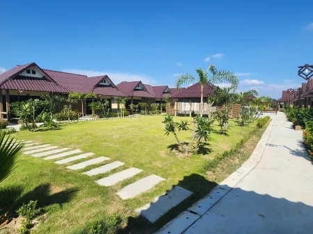 Bu-Gaan Sukhothai Village Отели рядом с достопримечательностью «Wat Traphang Tong Lang»