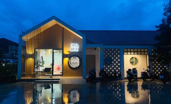 Mani Ranong Hotel