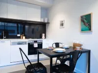Modern 1BR Apt Near Swinburne & Glenferrie Rd 霍索恩區酒店