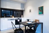 Modern 1BR Apt Near Swinburne & Glenferrie Rd Hotels in Hawthorn