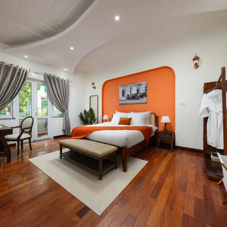 1000m2 Private Villa 32 An Duong Tay Ho
