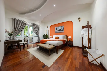 1000m2 Private Villa 32 An Duong Tay Ho