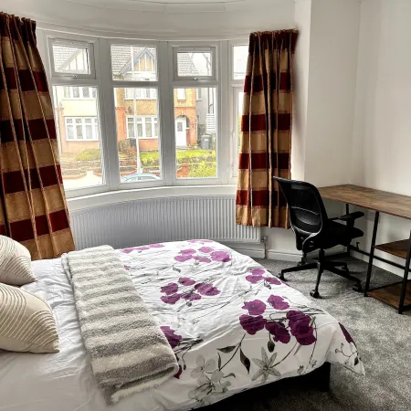 10min to University, Airport dart & train station