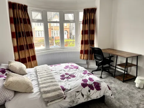 10min to University, Airport dart & train station