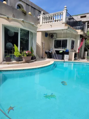 Villa piscine confort, barbecue 13区のホテル