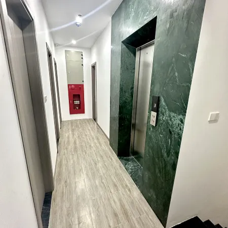 Hanoi IRIS Homestay 2A Nguyen Hong Отели рядом с достопримечательностью «Донгда»