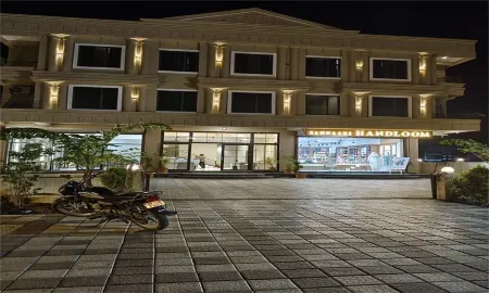 Hotel Prakhyat Отели в г. Махешвар