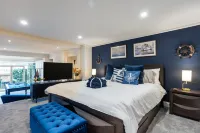 Harbourside King Bed - Luxury Captains Retreat Hotels near Kirribilli House
