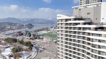 Chuncheon M83 Jackson Hotel Отели рядом с достопримечательностью «Канвонский национальный университет»