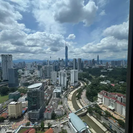 TheRiv KL Sentral, Boutique Suites by SuiteDwellings Отели рядом с достопримечательностью «Центральный железнодорожный вокзал Куала-Лумпура»