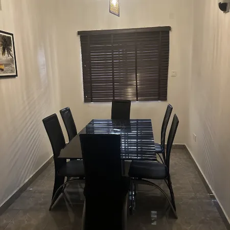 Sam Apartment Отели рядом с достопримечательностью «Терминал аэропорта Абуджа Ннамди Азикиве»