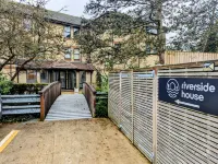 Riverside Hotel
