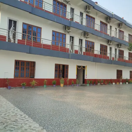 Domukha pali ghar