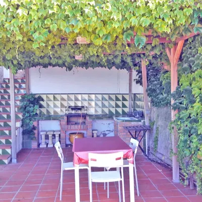Stunning seaview apartment 2 terraces & parking 聖瑪格麗塔海灘（Playa Santa Margarida）附近的飯店