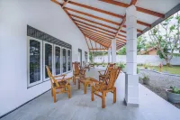 Shinestar Villa Mirissa - Villas