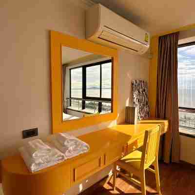 JOMTIEN PLAZA CONDOTEL (BEACHFRONT) Rooms