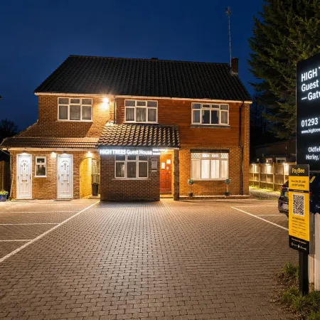High Trees Guest House Gatwick & Airport Parking