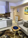 We Vibe, Azure Urban Resort Residences with man-made beach Отели рядом с достопримечательностью «Cathedral Of The King»