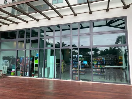 Green Haven Three-Bedroom Отели рядом с достопримечательностью «Mosque Tanjung Puteri Resort»