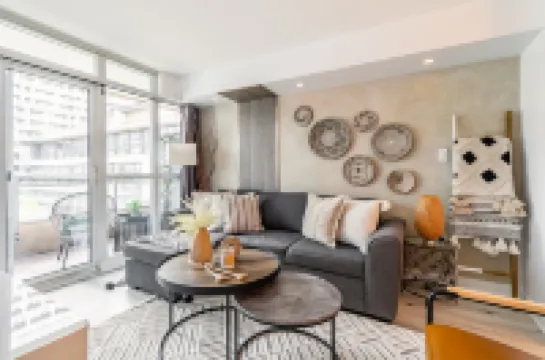 RivetStays - The Parade 1