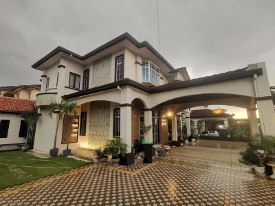 Ryui's Bungalow 5,403sqft - Entire House / Room Only Hotels near Petani Parade