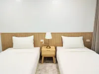 Aqua Beach House Hotels in Sikao