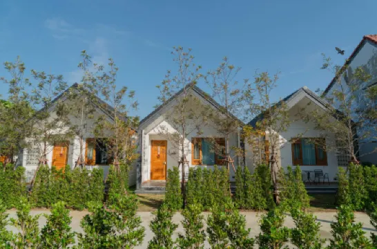 Baansiwalin Hotels near Wat Phra Ngam