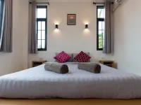 Mountain View chaloklum 2 bed house 查洛兰海滩附近的飯店