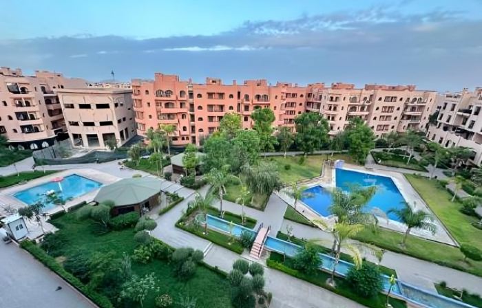 Chez Mams Guest House - Private Rooms in a Resort-Style Apartment Complex