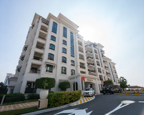 Luxury 2BHK | Near Yas Waterworld & Warner Bros ドゥアリーナ周辺のホテル
