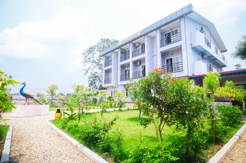 Amazon Resort - 4-Star