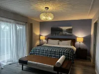 Chalet Style, Lakeview Cottage - สัตว์เลี้ยง