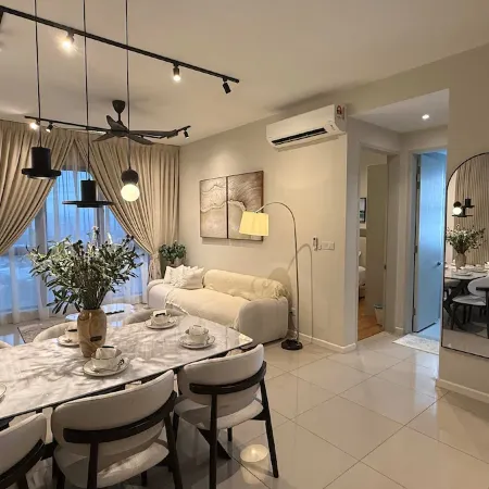 Clio 2 | Luxury Urban Retreat
