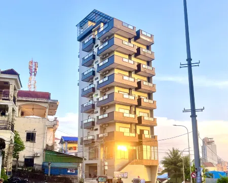SKY HOTEL Sihanoukville - Cinema Rooms & Apartments - FREE LAUNDRY Отели рядом с достопримечательностью «University of Management and Economic»