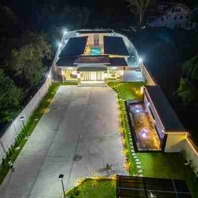 6 bedroom-independent swimming pool and powerful KTV Hotel Exterior