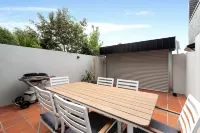 Brilliant Port Melbourne Central Townhouse