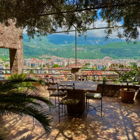Contessa Apartments