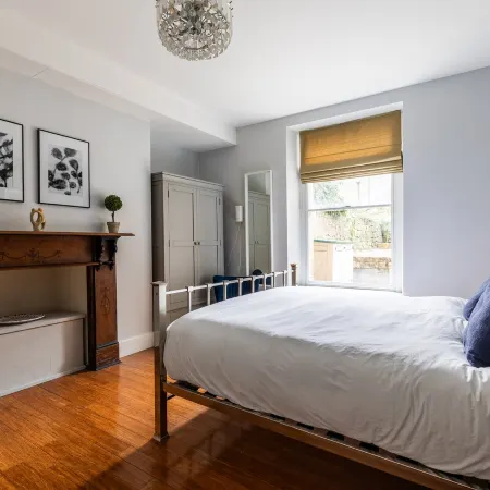 Elegant Georgian Flat in Historic Bath with Garden